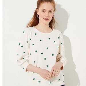 SHAMROCK SWEATSHIRT IN WHISPER WHITE